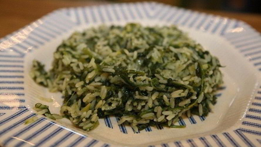 Рецепт зеленого плова со шпинатом и луком