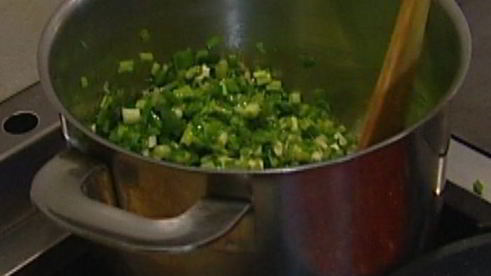 зеленый плов со шпинатом и луком