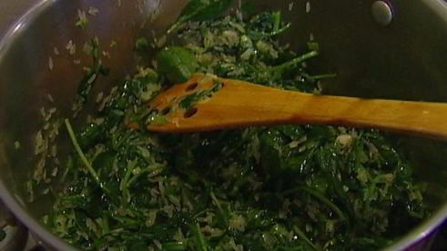 зеленый плов со шпинатом и луком