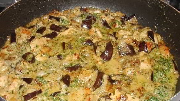 Рецепт Куриного рагу с баклажанами в сметане