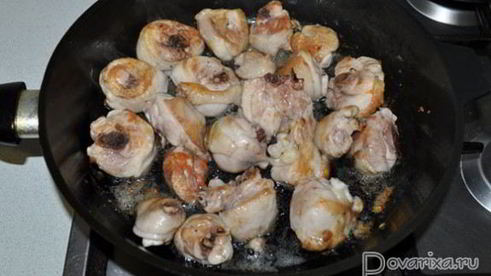 куриное рагу с грибами и томатным соком