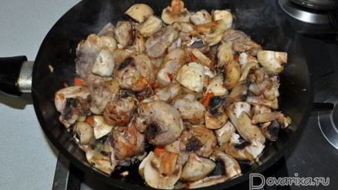 куриное рагу с грибами и томатным соком