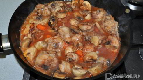 куриное рагу с грибами и томатным соком