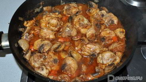 куриное рагу с грибами и томатным соком