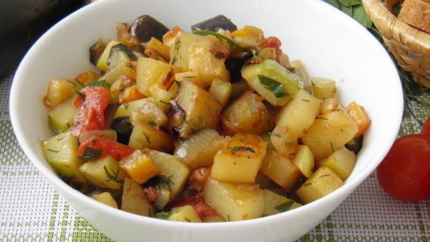 Рецепт овощного рагу с кабачками, баклажанами и картофелем