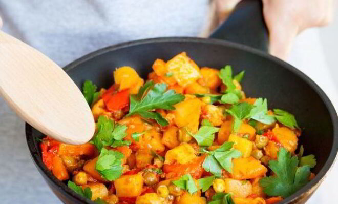 Овощное рагу со сладким перцем и томатами