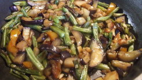 рагу из баклажанов с рисовой лапшой