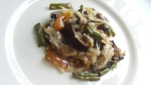 рагу из баклажанов с рисовой лапшой