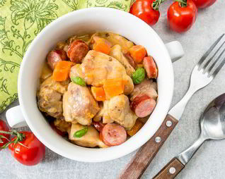Рагу из курицы с колбасками и тыквой