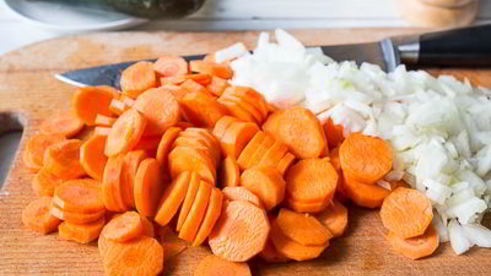 рагу из курицы с морковью и цуккини