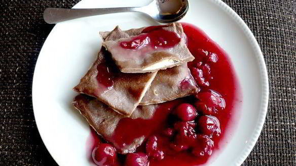 Рецепт Шоколадных равиолей с вишневым рагу