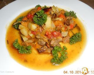 Запеченная тыква, фаршированная рагу с говядиной