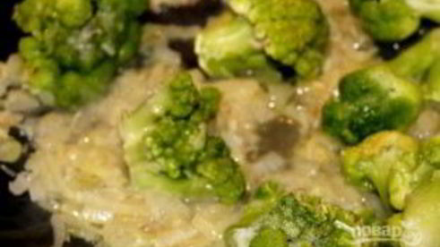 рисовая лапша с лососем и брокколи