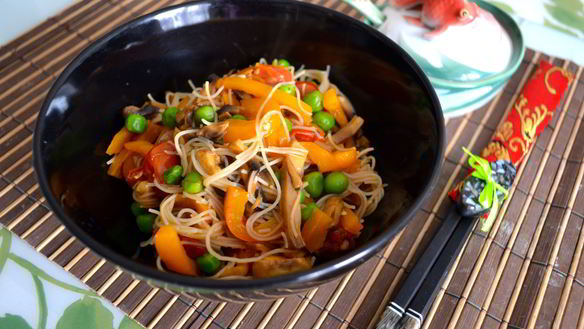 Рецепт Рисовой лапши с овощами и соусом терияки