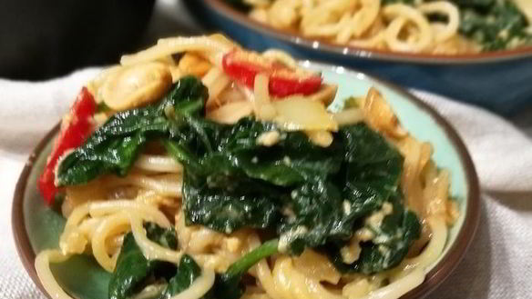 Рецепт Рисовой лапши со шпинатом под яичным соусом