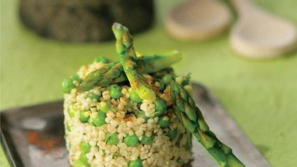 Рецепт Ризотто из булгура со спаржей, зеленым горошком и сыром гравьера