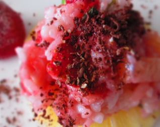 Ризотто с клубникой и ананасами