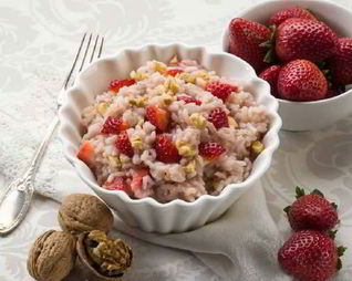 Ризотто с клубникой и грецким орехом