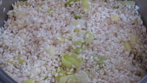 ризотто с лососем и зеленым горошком