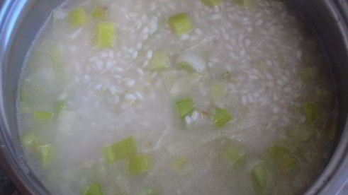 ризотто с лососем и зеленым горошком