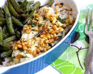 Белая рыба в вине с кедровыми орешками