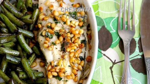 белая рыба в вине с кедровыми орешками