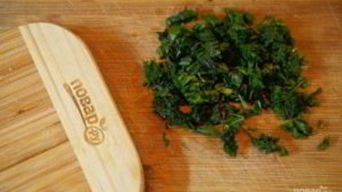 дорадо, запеченная с орехами и гранатом