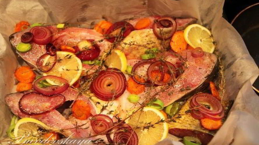 Рецепт карпа, запеченного с овощами