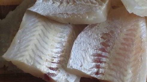 хек с картофелем и фундуком