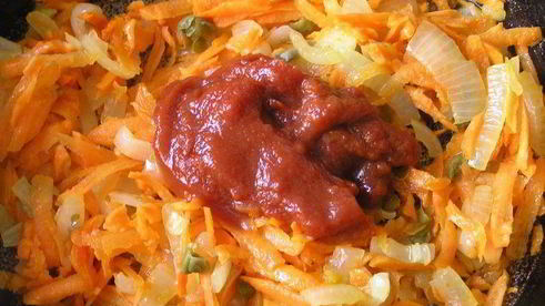 хек в оранжевом пальто