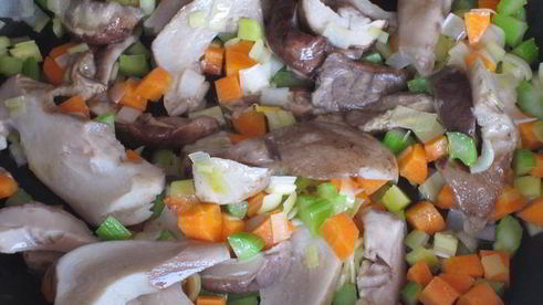 лосось с белыми грибами