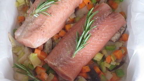 лосось с белыми грибами