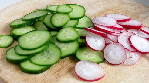 лосось с зеленым салатом