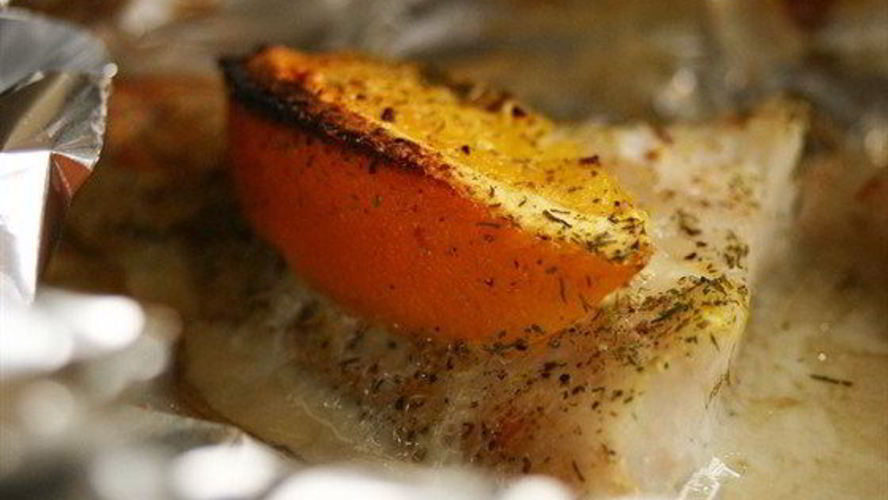 Рецепт морского окуня с апельсинами в фольге