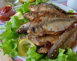 Плотва, жаренная с лимоном