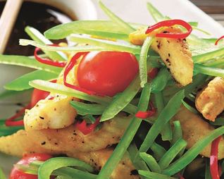 Рыба в азиатском стиле со свежим перцем