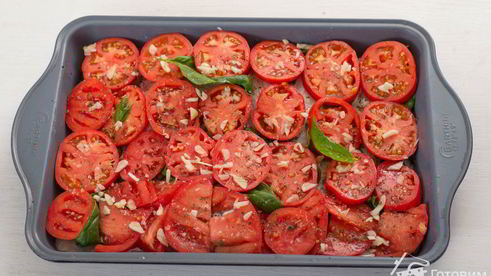 рыба в духовке со шпинатом и помидорами