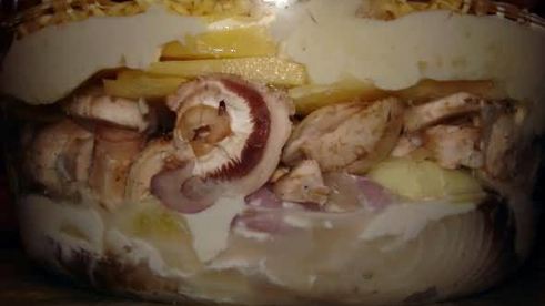 рыба в сметанном соусе с грибами