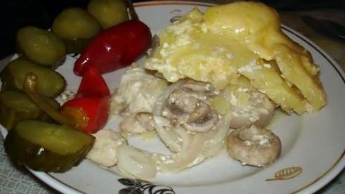 рыба в сметанном соусе с грибами