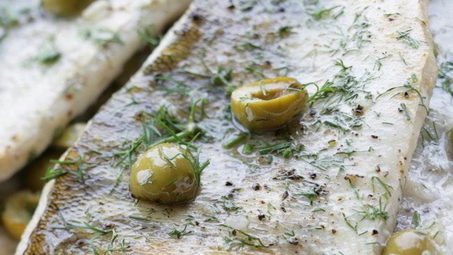 Рецепт рыбы, запеченной с оливками и каперсами