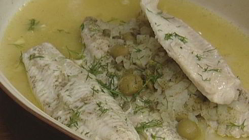 рыба, запеченная с оливками и каперсами
