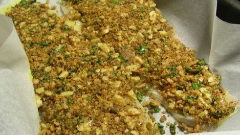 рыба, запеченная в ореховой корочке