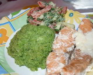 Семга с брокколи в духовке