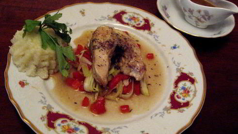 судак под медово-лимонным соусом с луком-пореем