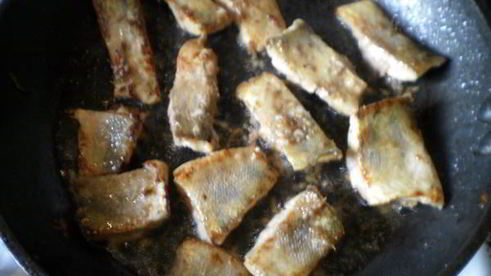 судак в имбирном маринаде на овощной подушке