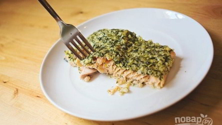 Рецепт запеченной семги с зеленью и орехами