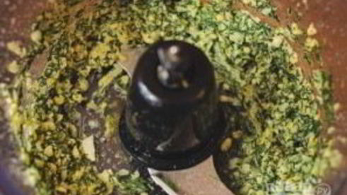 запеченная семга с зеленью и орехами