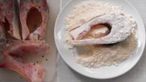 жареная красная рыба