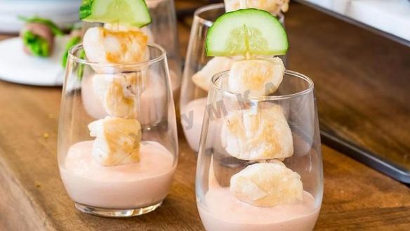 Рецепт Куриных шашлычков со свежим огурцом и соусом