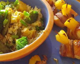 Мини-шашлычки из куриной грудки, бекона, ананаса с соусом Терияки